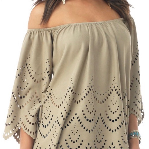 SOLD Beautiful SKY Top. Never worn - Picture 7 of 7